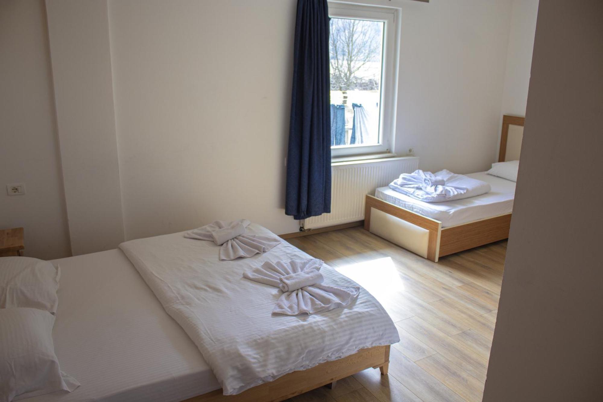 Bujtinat E Lugines Valbone Aparthotel Exteriör bild