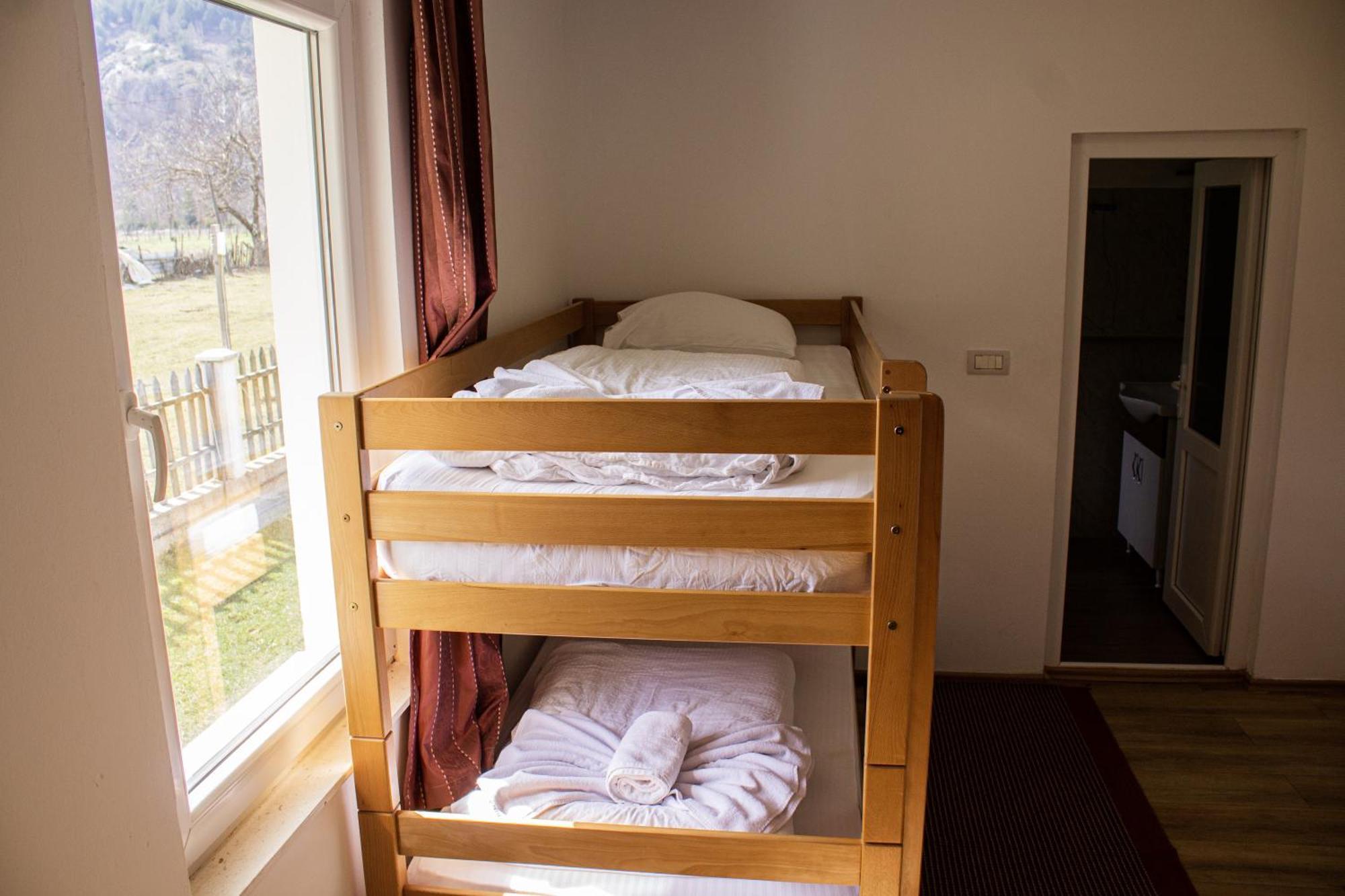 Bujtinat E Lugines Valbone Aparthotel Exteriör bild