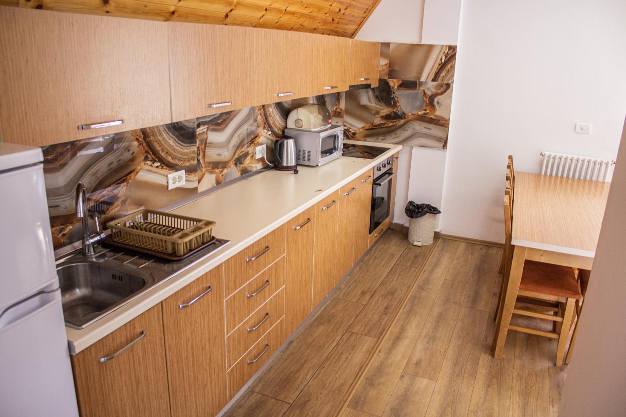 Bujtinat E Lugines Valbone Aparthotel Exteriör bild