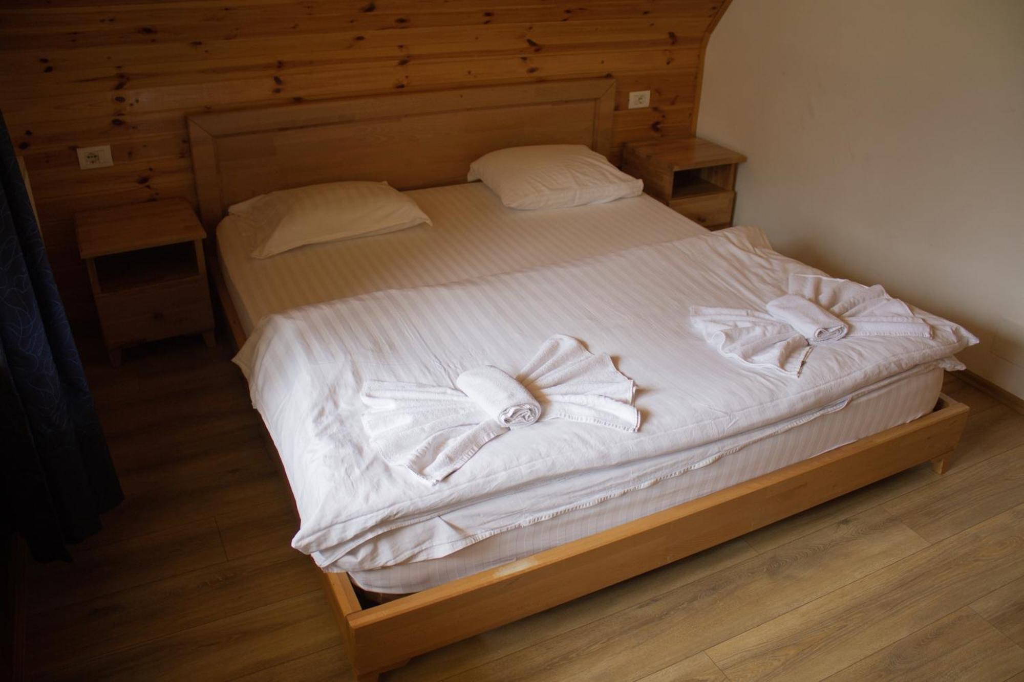 Bujtinat E Lugines Valbone Aparthotel Exteriör bild