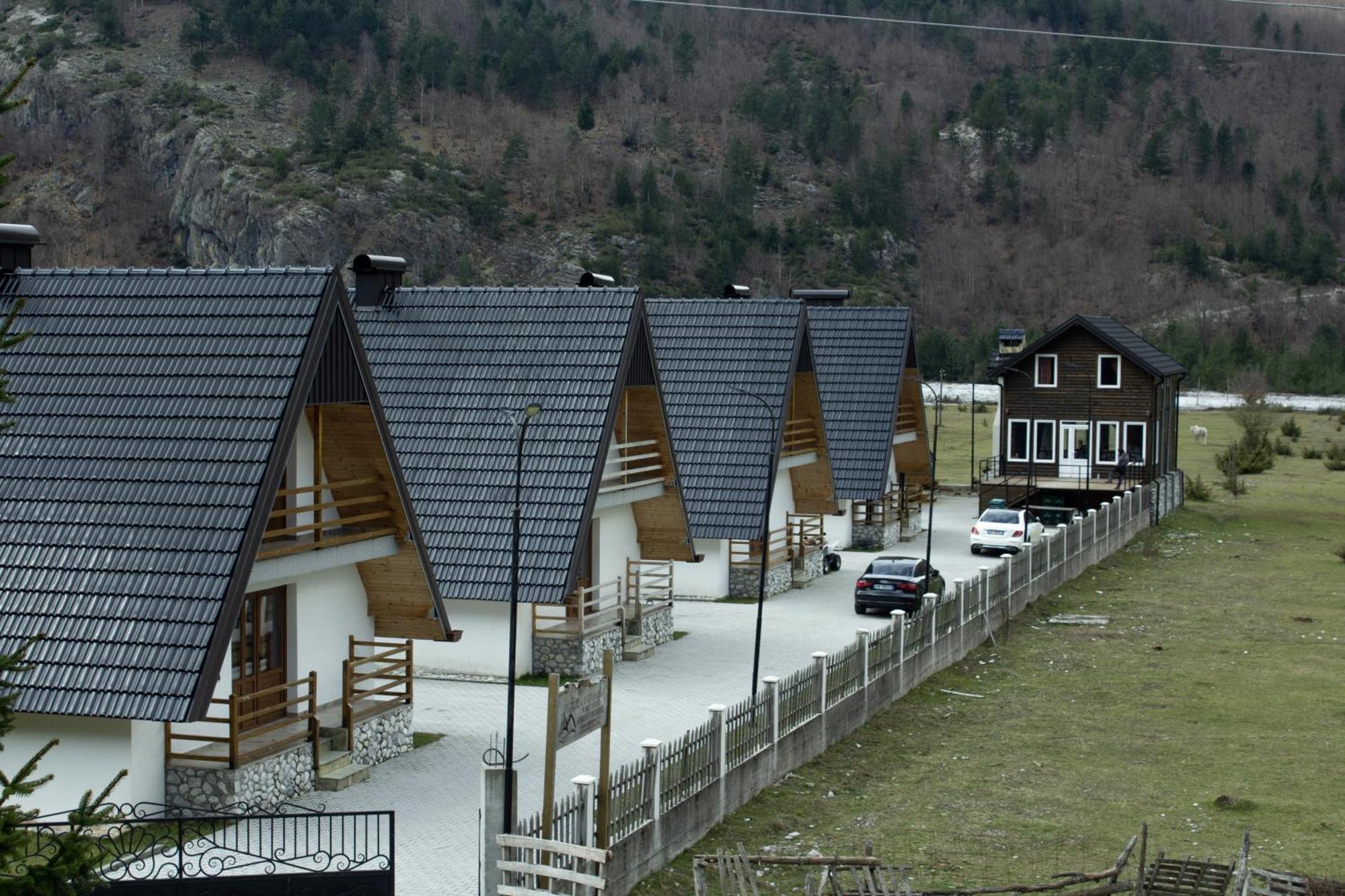 Bujtinat E Lugines Valbone Aparthotel Exteriör bild