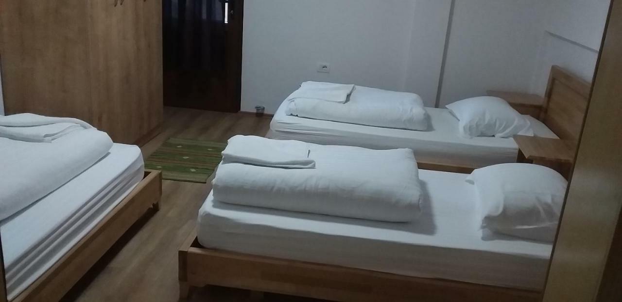Bujtinat E Lugines Valbone Aparthotel Rum bild