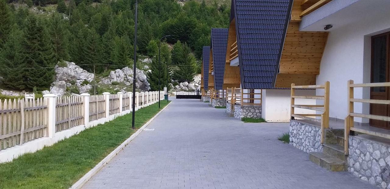 Bujtinat E Lugines Valbone Aparthotel Exteriör bild