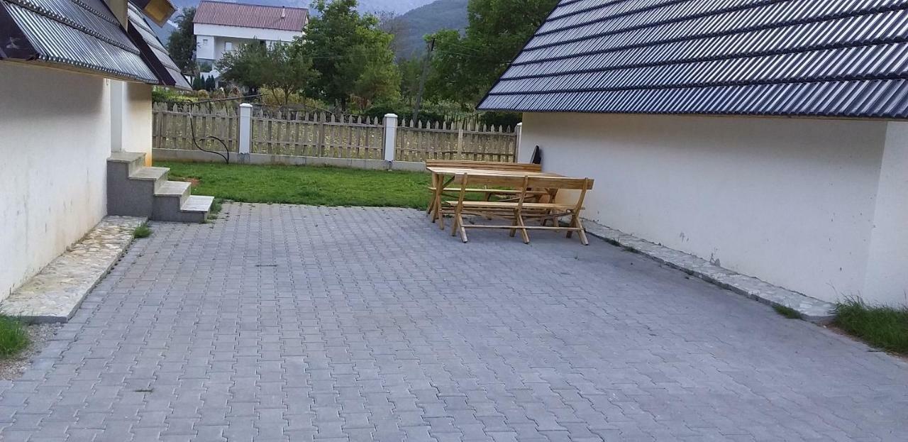Bujtinat E Lugines Valbone Aparthotel Exteriör bild